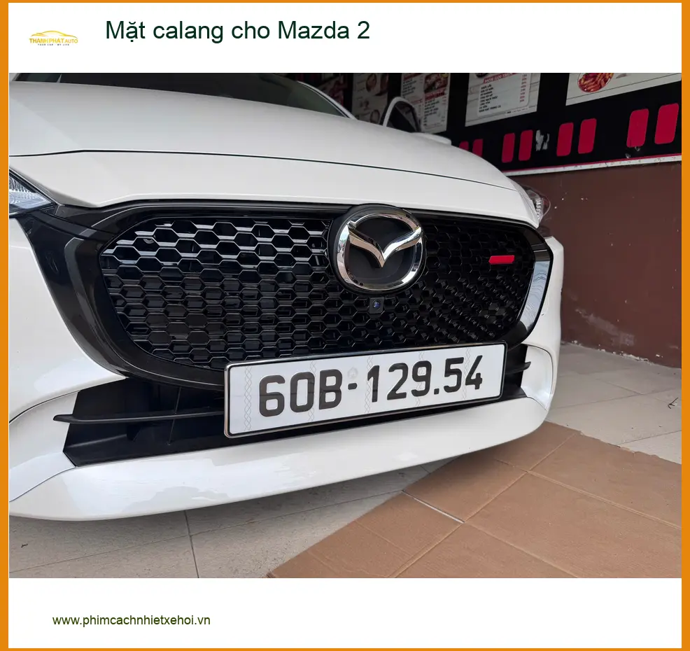Chị Thanh lắp mặt calang cho Mazda 2 tại Quận 3 để thay mới diện mạo xe ảnh thực tế 2