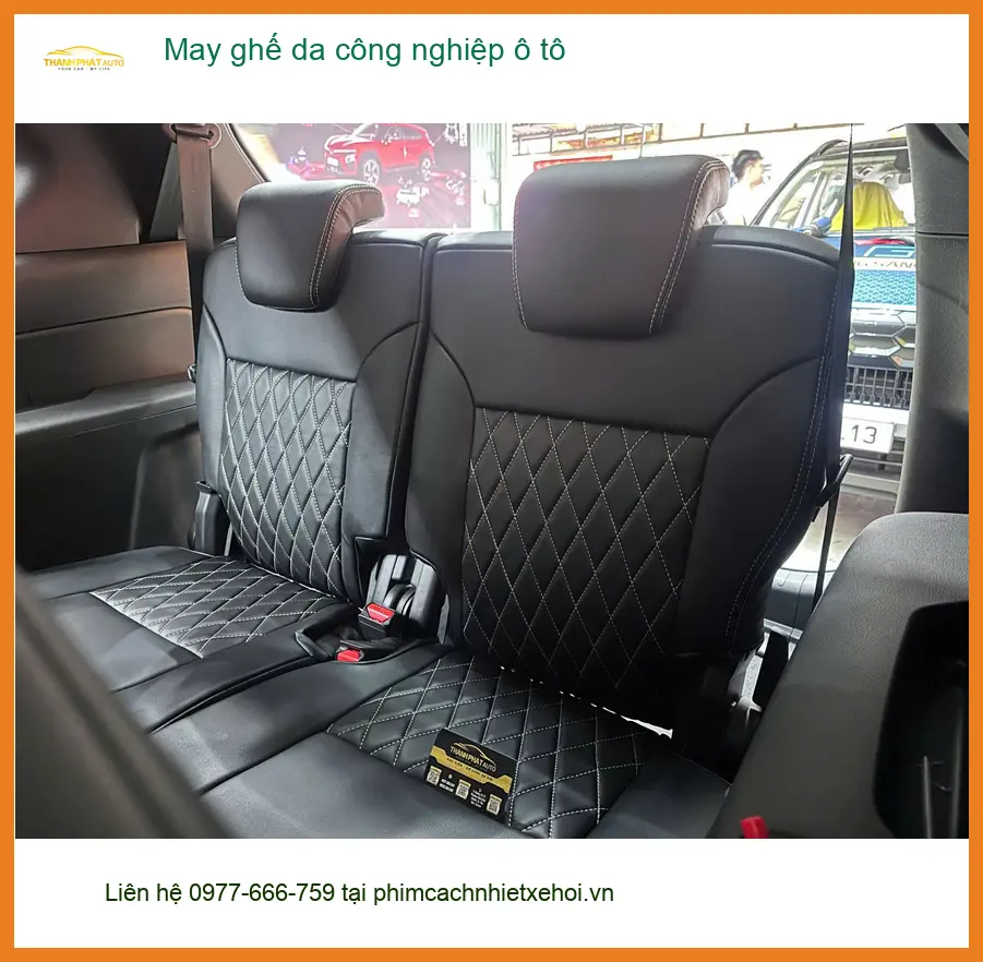 Chị Yến bọc ghế da công nghiệp Toyota Camry tại Tân Phú, nội thất sang