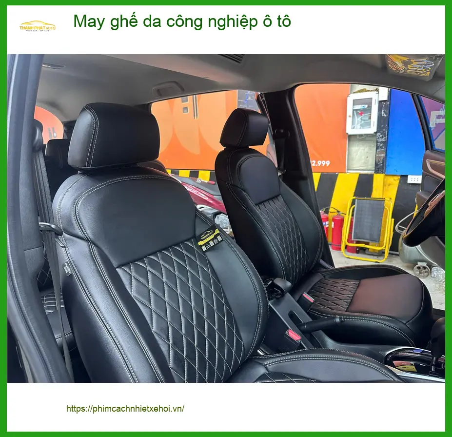 Chị Yến bọc ghế da công nghiệp Toyota Camry tại Tân Phú, nội thất sang ảnh thực tế 3