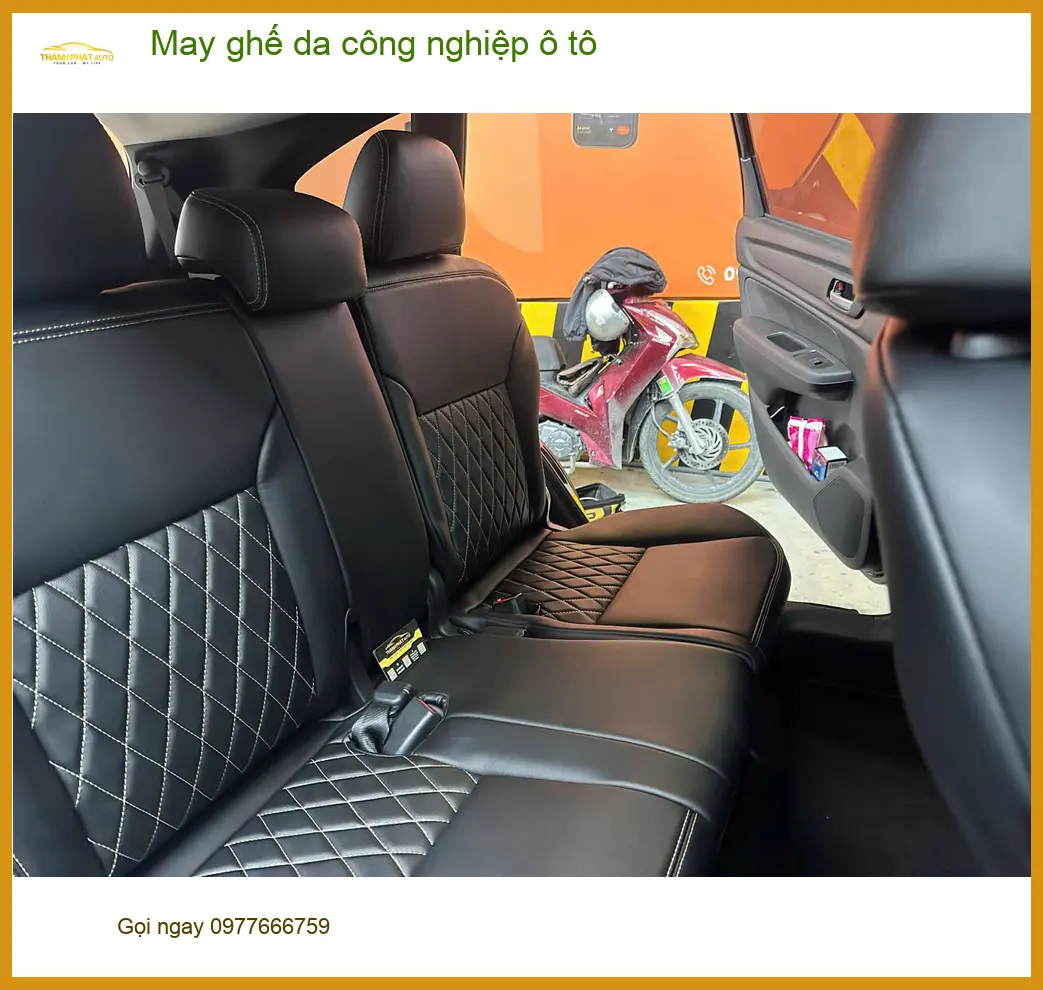 Chị Yến bọc ghế da công nghiệp Toyota Camry tại Tân Phú, nội thất sang ảnh thực tế 4