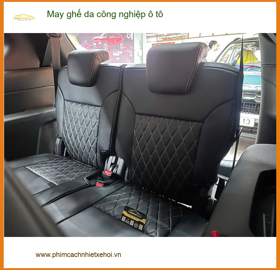 Anh Quang may ghế da công nghiệp ô tô Hyundai Accent tại Quận 5 để nội thất xe sạch đẹp hơn ảnh thực tế 4