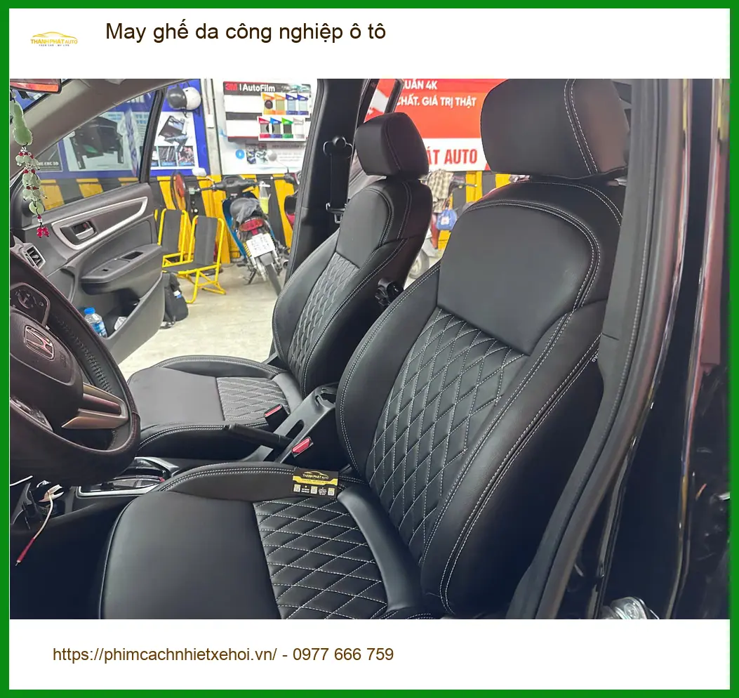 Anh Quang may ghế da công nghiệp ô tô Hyundai Accent tại Quận 5 để nội thất xe sạch đẹp hơn ảnh thực tế 5