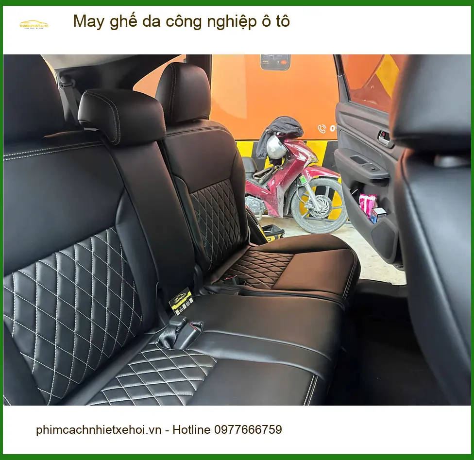 Chị Mai Anh bọc ghế da công nghiệp Mazda 3 Quận 12 vì ghế cũ đã xuống cấp. ảnh thực tế 3