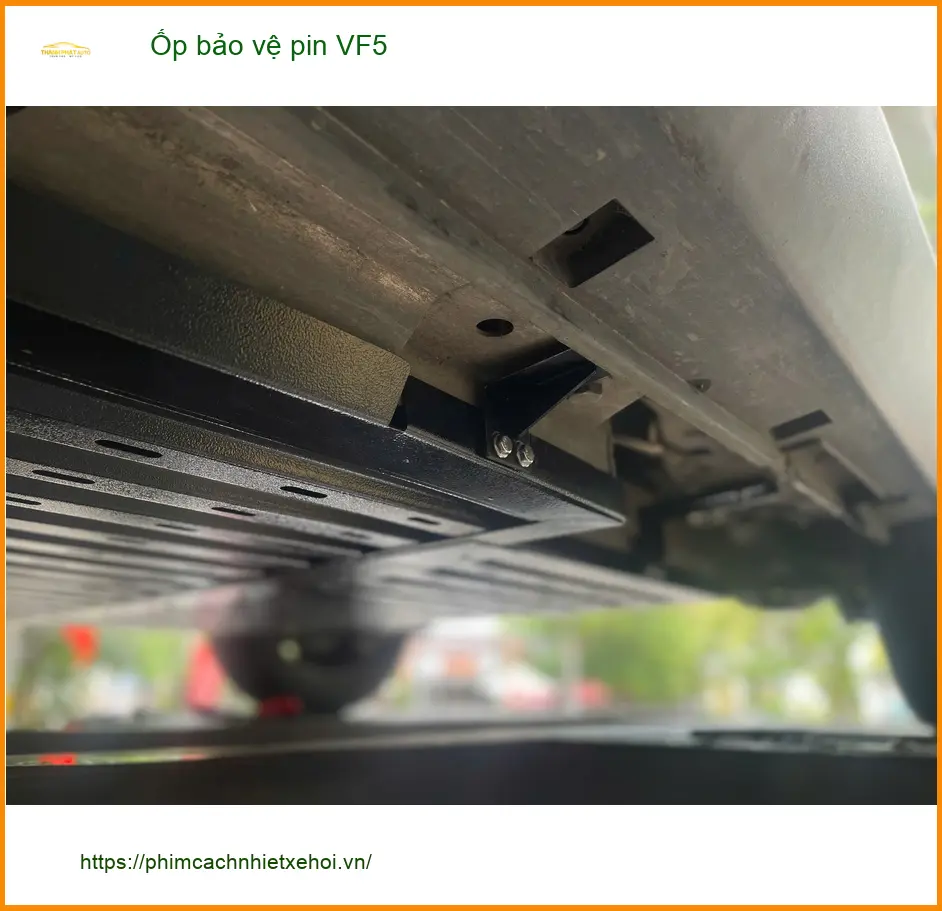 Anh Minh lắp ốp bảo vệ pin VinFast VF5 tại Quận 2 đảm bảo an toàn ảnh thực tế 3