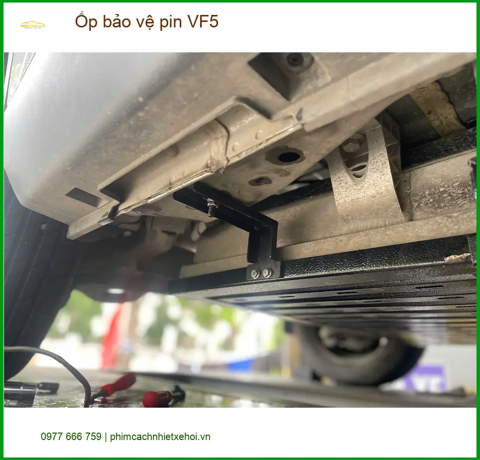 Anh Minh lắp ốp bảo vệ pin VinFast VF5 tại Quận 2 đảm bảo an toàn ảnh thực tế 4