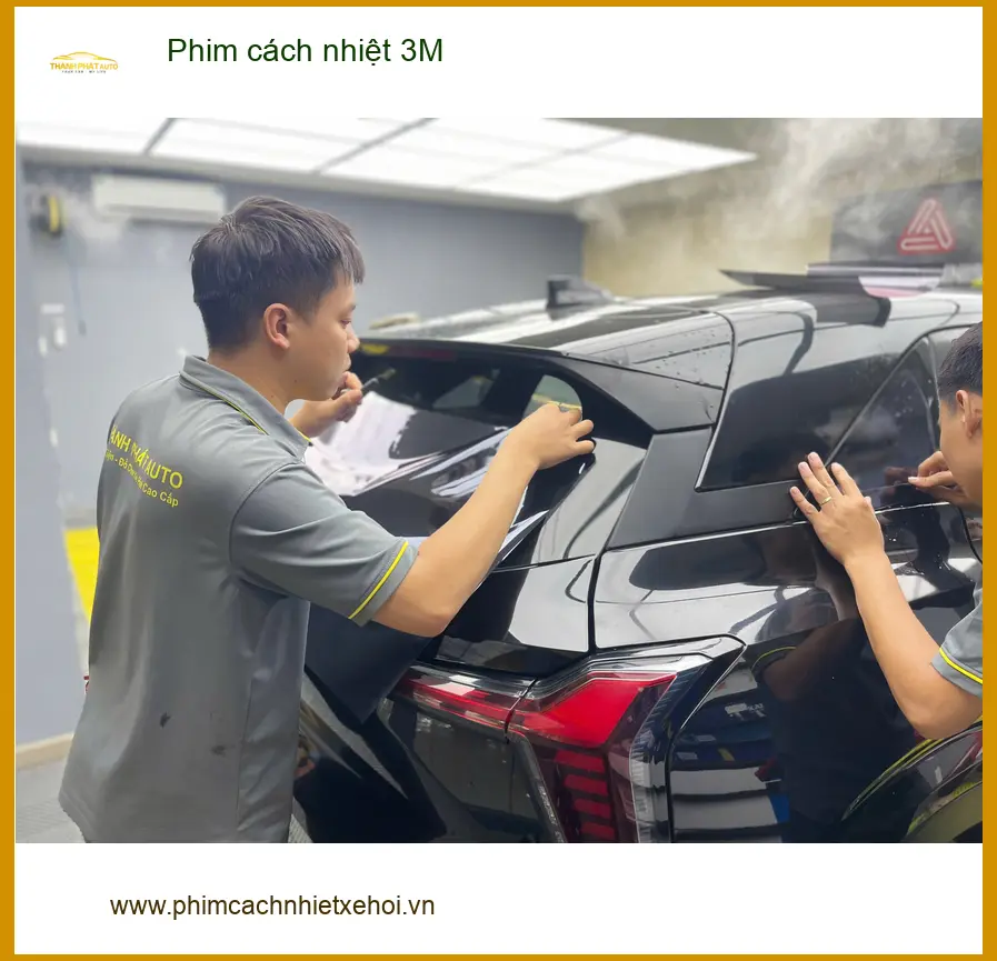 Cô Hà dán phim cách nhiệt 3M cho Hyundai Accent tại Quận 12 để giảm nóng hiệu quả ảnh thực tế 4