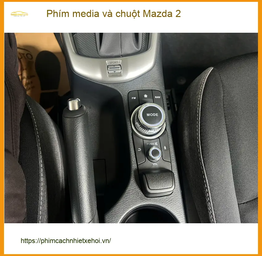 Anh Duy lắp phím media và chuột Mazda 2 tại Quận Tân Phú vì điều khiển zin bất tiện