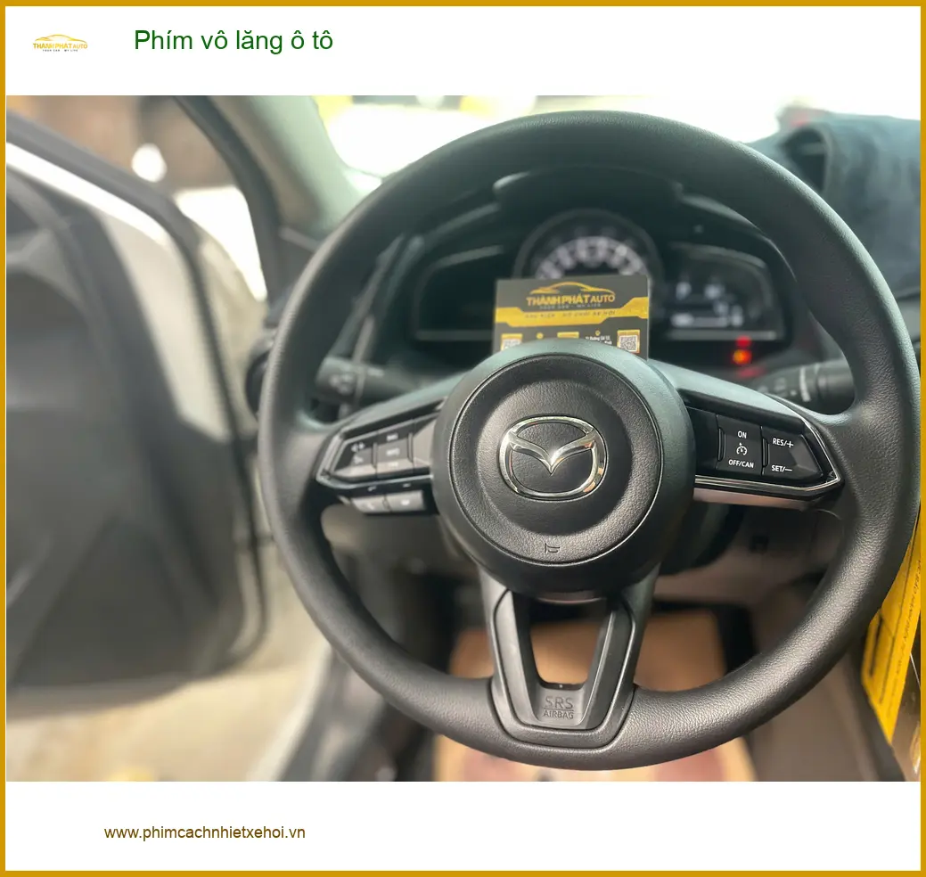 Anh Minh Khang lắp Phím vô lăng ô tô cho Mazda 3 tại Quận 4 vì phím cũ đã hỏng