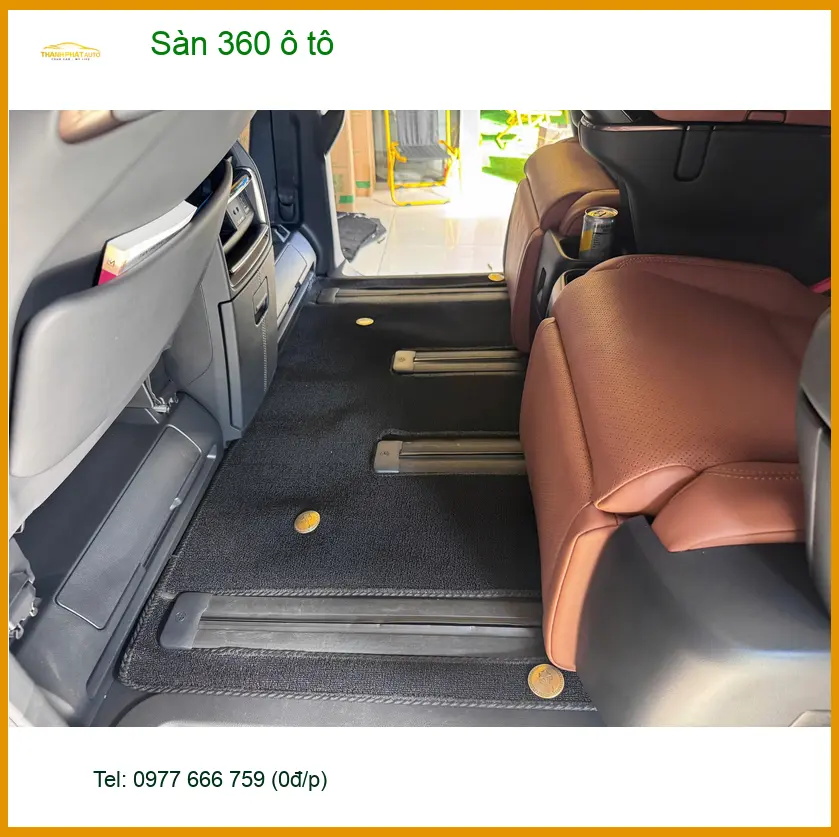 Cô Thu lắp sàn 360 ô tô cho VinFast Lux A2.0 tại Quận 1 giúp xe sạch sẽ hơn