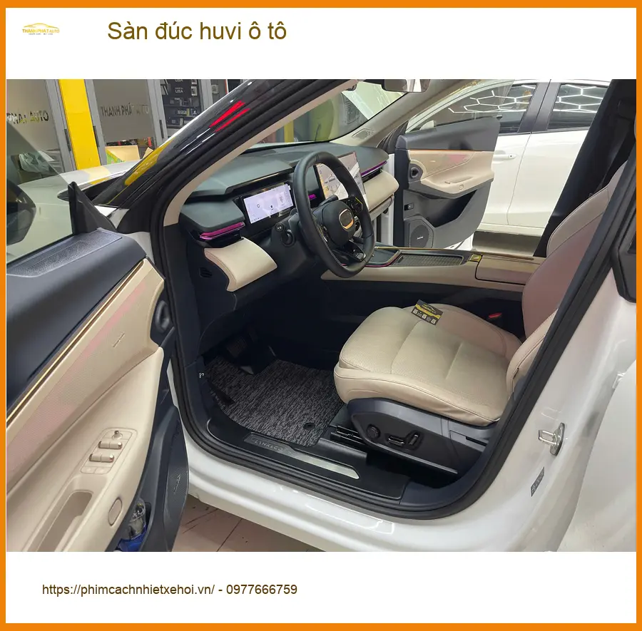 Anh Minh lắp sàn đúc huvi ô tô cho Kia Carnival tại Quận Huyện Nhà Bè vì sàn cũ đã xuống cấp ảnh thực tế 2