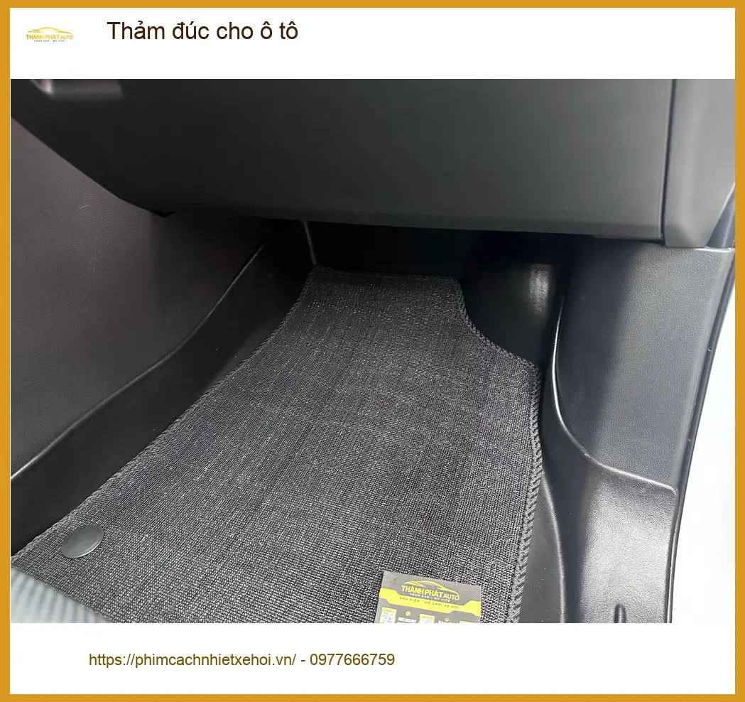 Chị Thanh lắp thảm đúc cho Hyundai Creta tại Hóc Môn vì thảm cũ khó vệ sinh ảnh thực tế 3