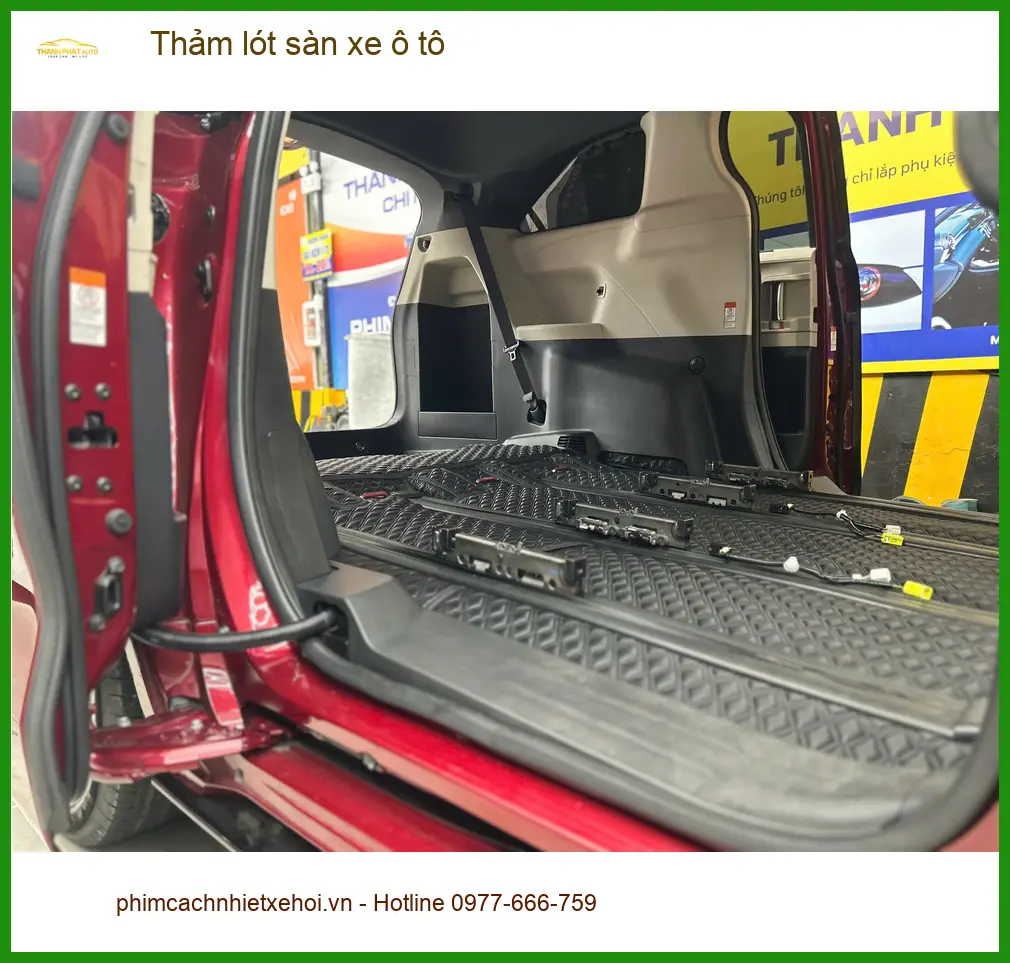 Chị Phượng thay thảm lót sàn xe ô tô cho Honda Civic tại Hóc Môn để giữ nội thất sạch sẽ bền lâu ảnh thực tế 4