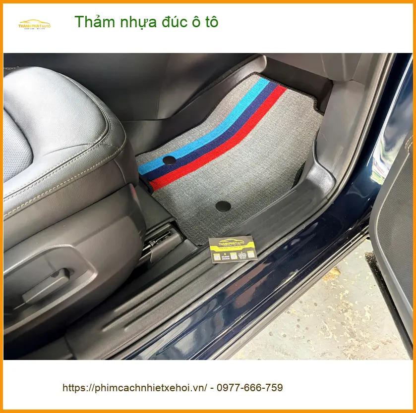 Chị Thảo lắp thảm nhựa đúc ô tô cho Honda CRV tại Quận 3 để nội thất luôn sạch đẹp ảnh thực tế 2