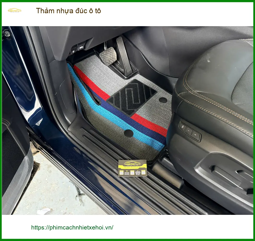 Cô Minh lắp thảm nhựa đúc ô tô cho Hyundai Elantra tại Quận 8 để giữ xe luôn sạch sẽ ảnh thực tế 3