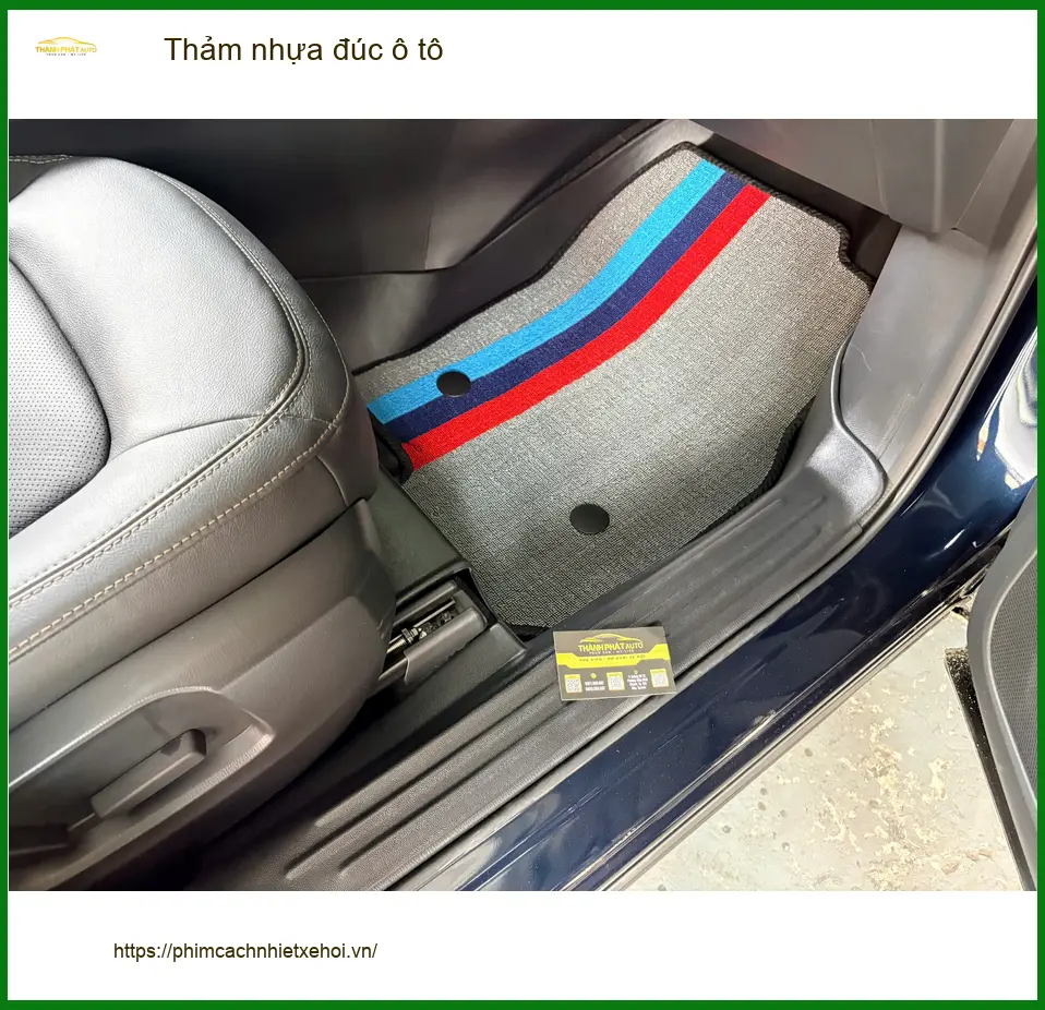 Cô Minh lắp thảm nhựa đúc ô tô cho Hyundai Elantra tại Quận 8 để giữ xe luôn sạch sẽ ảnh thực tế 4