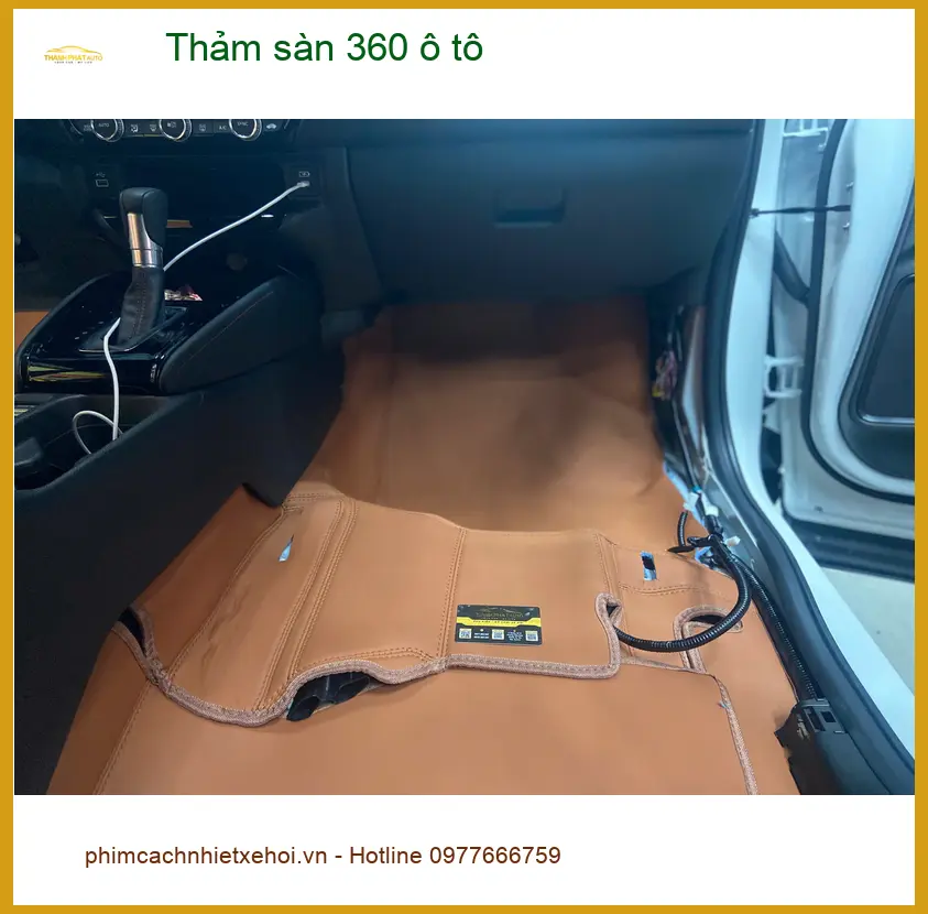 Cô Thanh Vân lắp thảm sàn 360 ô tô cho Hyundai Santa Fe ở Quận 9 ảnh thực tế 2