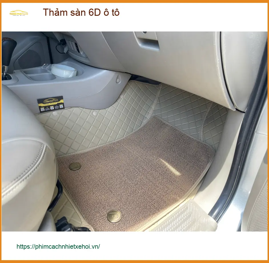 Chị Minh Thư lắp thảm sàn 6D ô tô cho Honda CRV tại Quận 9 vì thảm cũ khó vệ sinh