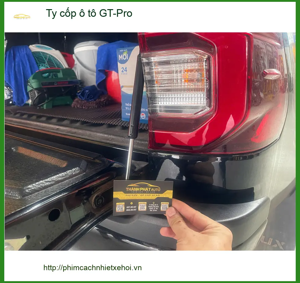 Chú Minh lắp ty cốp ô tô GT-Pro cho Ford Everest tại Quận Gò Vấp ảnh thực tế 2