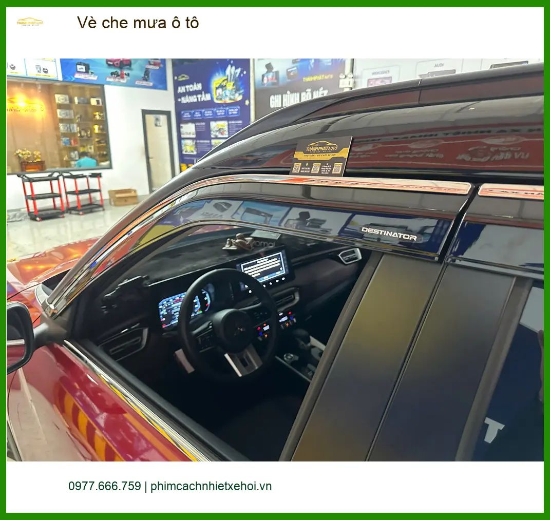 Chị Bích lắp vè che mưa ô tô Honda CRV tại Cần Giờ tránh nước mưa hắt vào ảnh thực tế 3