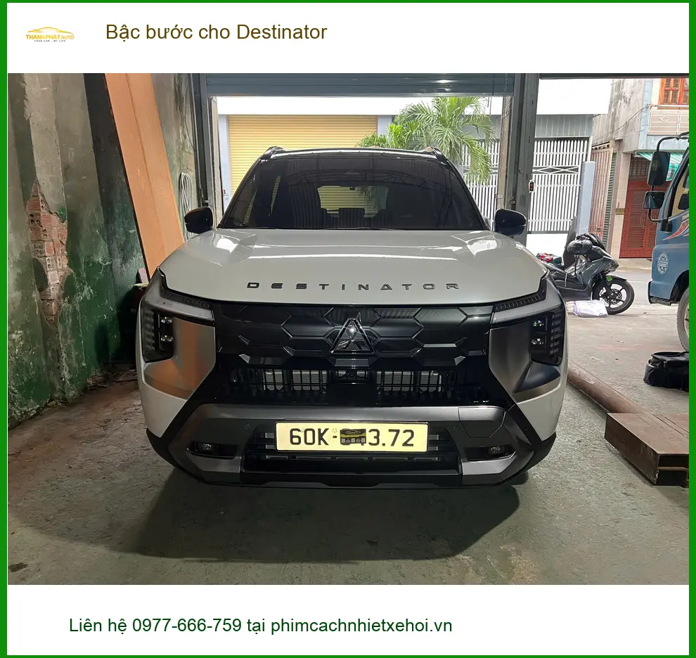 Anh Sâm lắp bậc bước Destinator cho Ford Everest tại Quận Thủ Đức