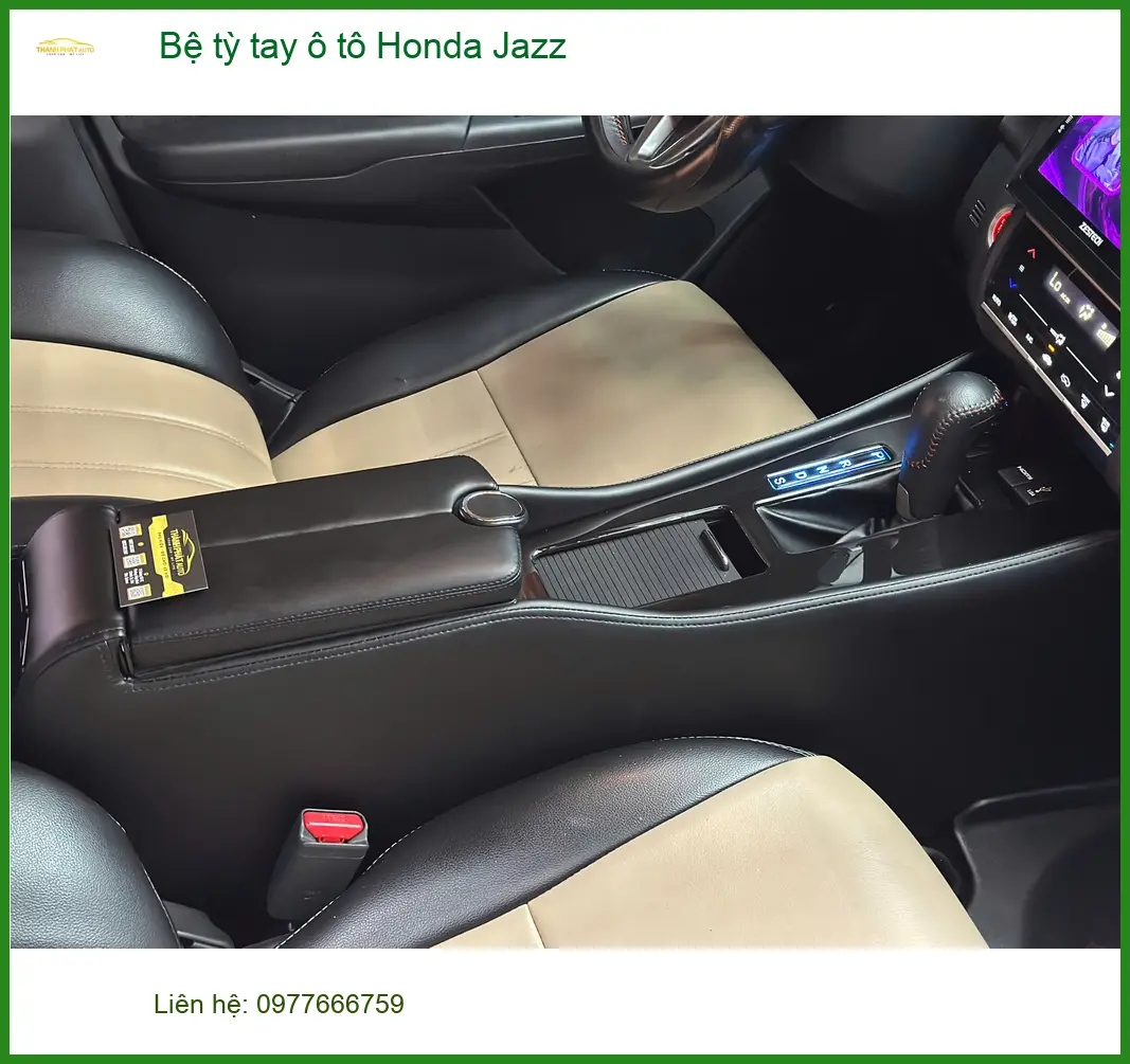 Anh Phước lắp bệ tỳ tay ô tô Honda Jazz tại Quận 12 để lái xe đỡ mỏi tay
