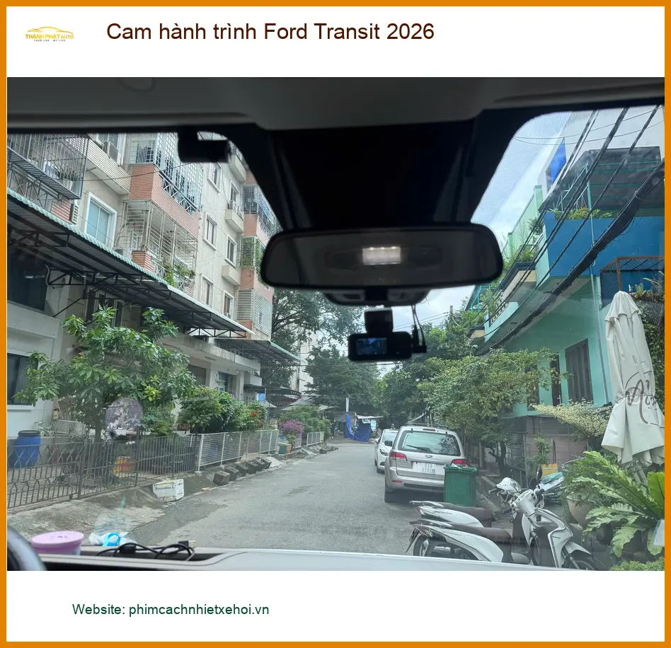 Anh Khang lắp cam hành trình Ford Transit 2026 tại Quận 9 để an tâm khi di chuyển ảnh thực tế 3