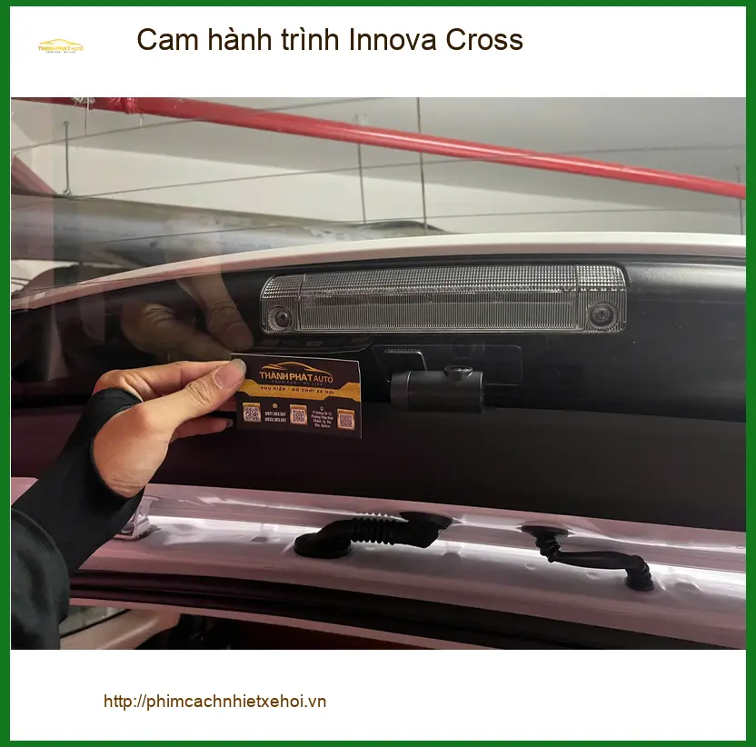Anh Khang lắp Cam hành trình Innova Cross Quận 9 để ghi lại bằng chứng ảnh thực tế 2