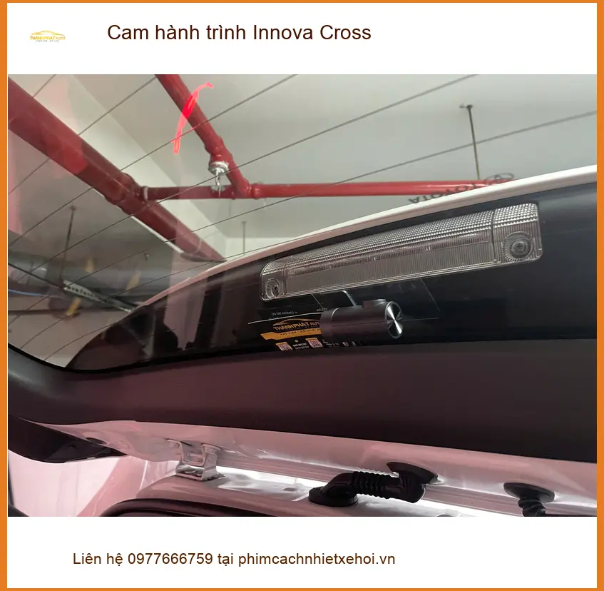Anh Khang lắp Cam hành trình Innova Cross Quận 9 để ghi lại bằng chứng ảnh thực tế 3