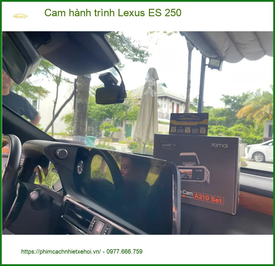 Chị Lan Anh lắp camera hành trình Lexus ES 250 tại Quận 9 để an tâm di chuyển
