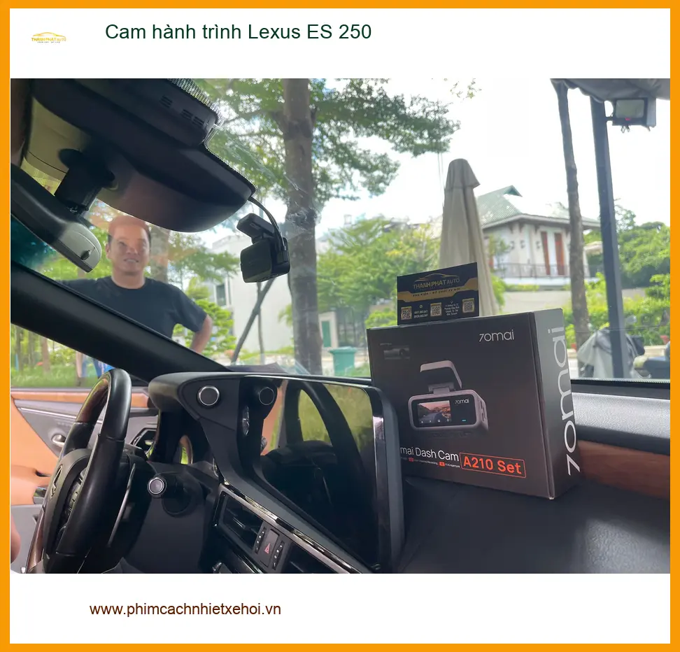 Chị Lan Anh lắp camera hành trình Lexus ES 250 tại Quận 9 để an tâm di chuyển ảnh thực tế 2