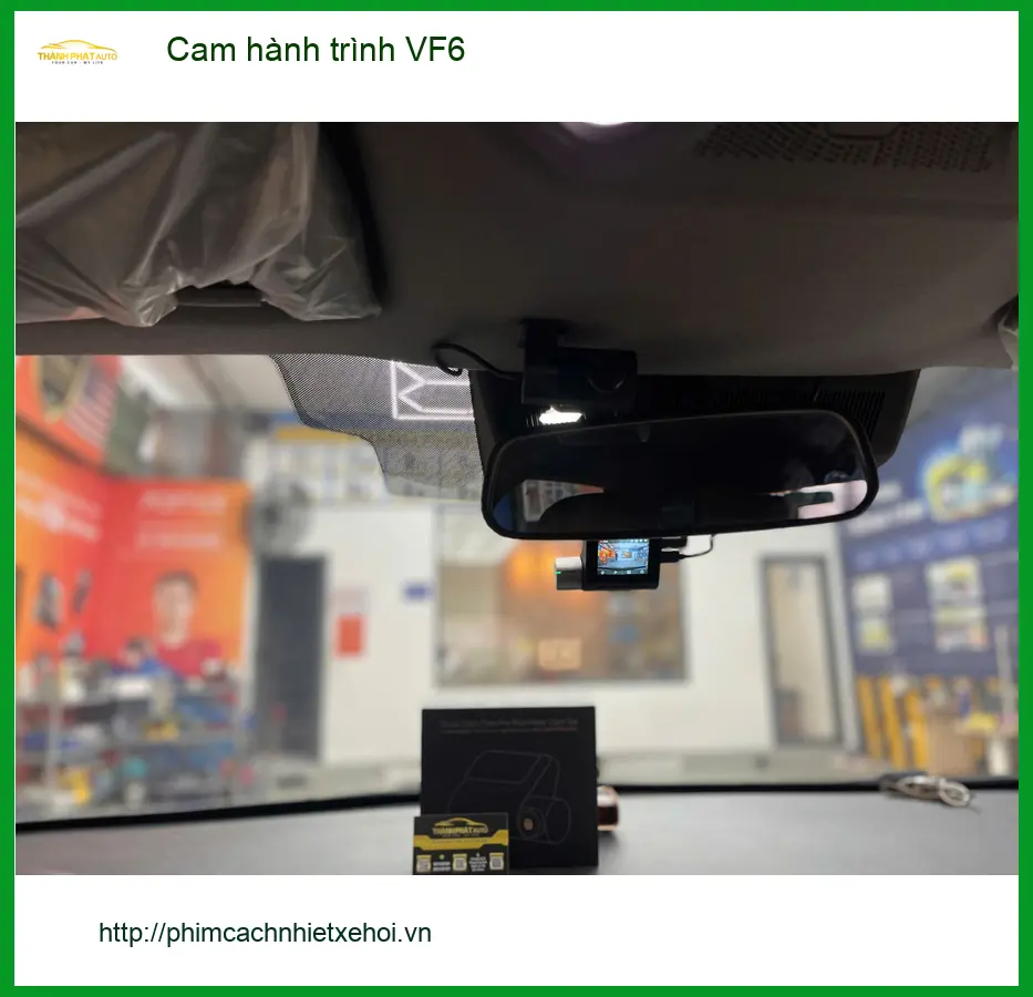 Chị Thảo lắp cam hành trình VF6 tại Quận 12 để an tâm lái xe đường đông