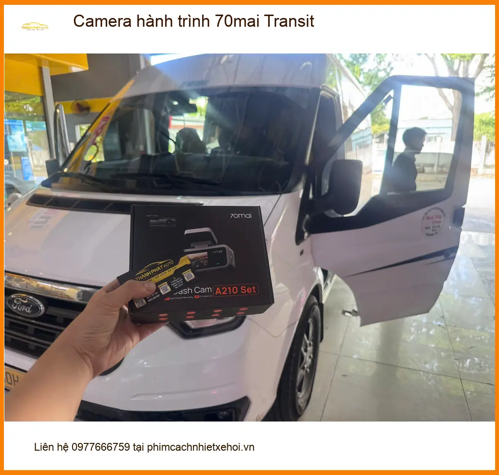 Anh Minh lắp Camera hành trình 70mai cho Ford Transit tại Quận 9