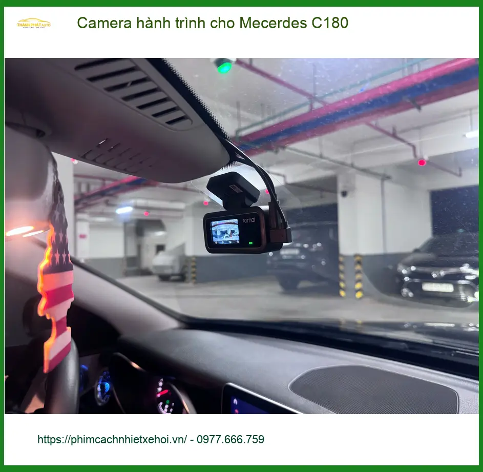 Chị Thảo Lắp Camera Hành Trình Mercedes C180 Tại Quận 9 Uy Tín ảnh thực tế 3