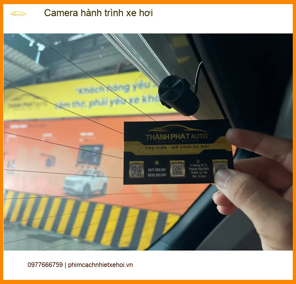 Chị Thảo lắp Camera hành trình xe hơi cho Hyundai Accent tại Quận 12 để yên tâm khi di chuyển
