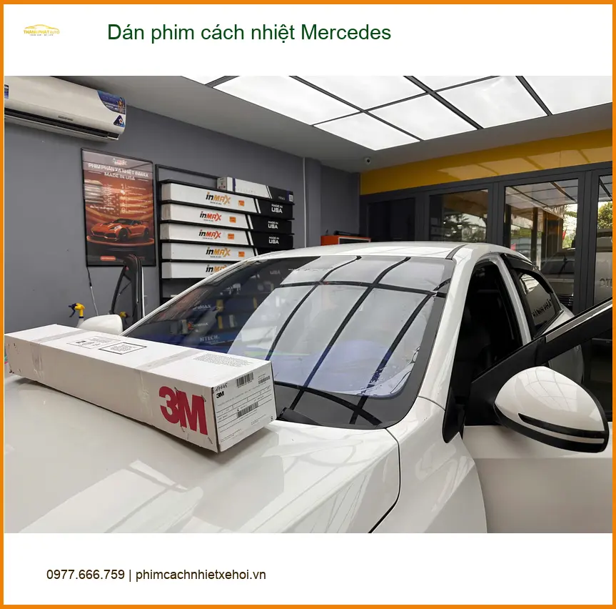 Anh Khải dán phim cách nhiệt Mercedes C200 tại Quận 9 chuẩn bị mùa nắng gay gắt