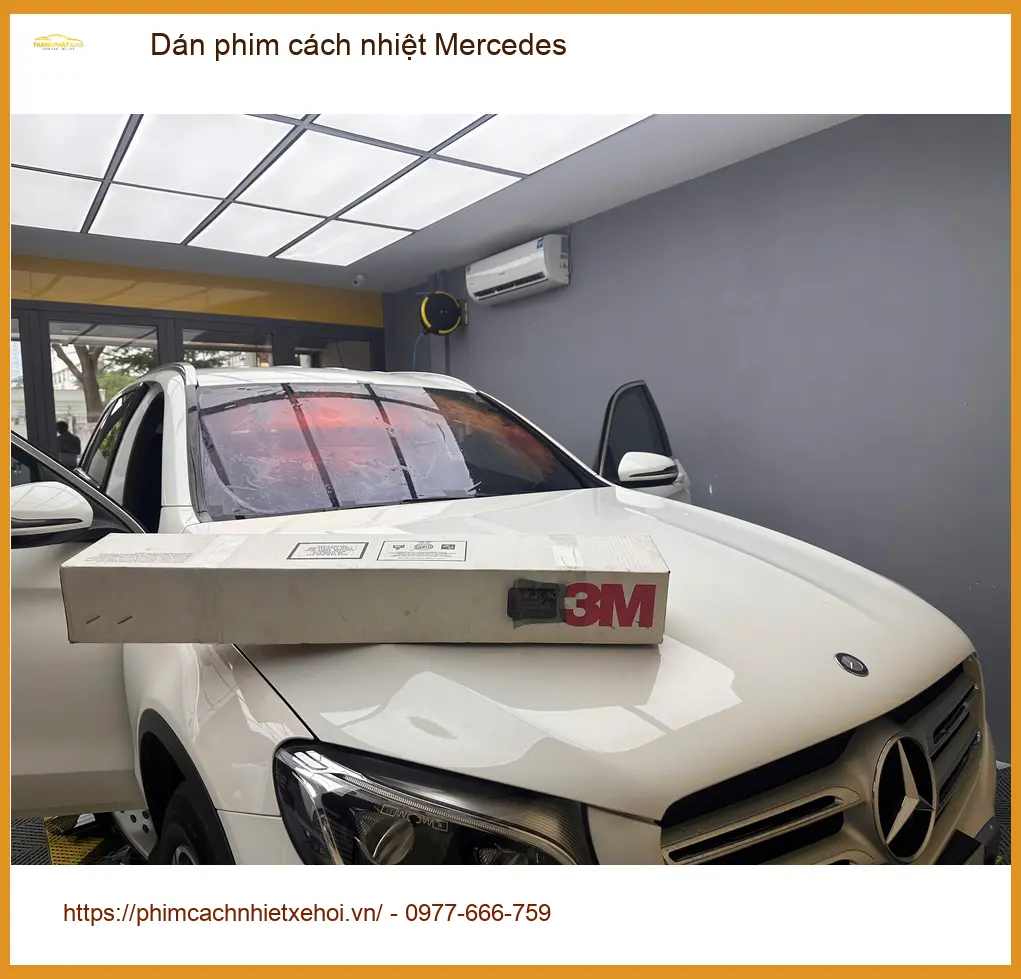 Anh Khải dán phim cách nhiệt Mercedes C200 tại Quận 9 chuẩn bị mùa nắng gay gắt ảnh thực tế 2
