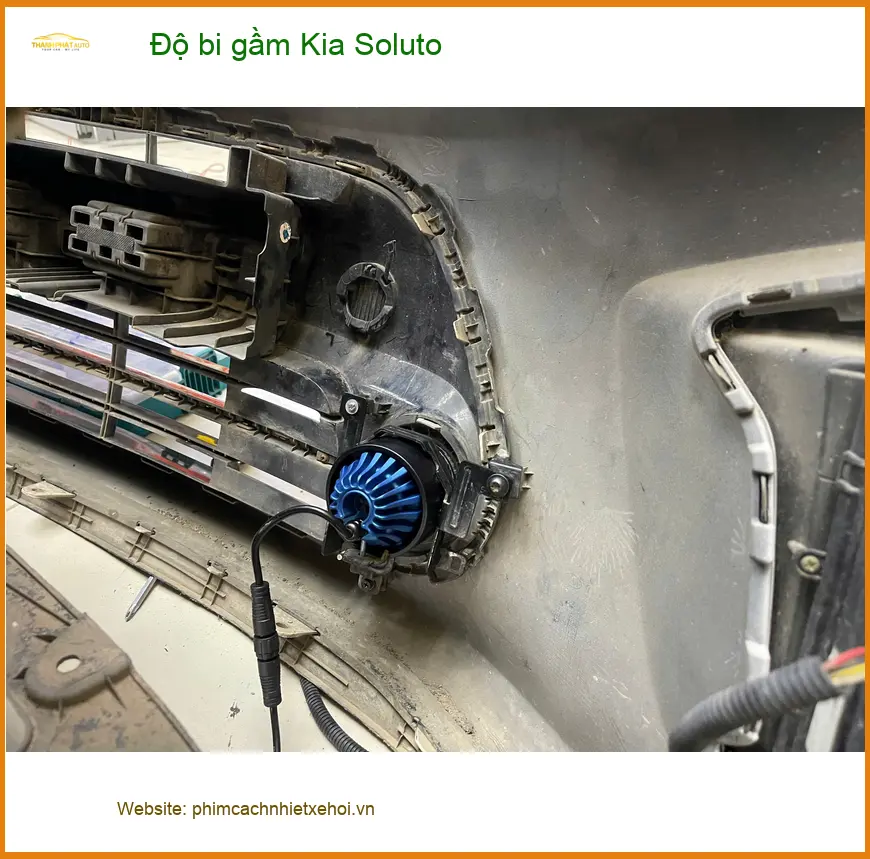 Anh Kiên độ bi gầm Kia Soluto tại Quận 9 để đi đêm an toàn hơn ảnh thực tế 3