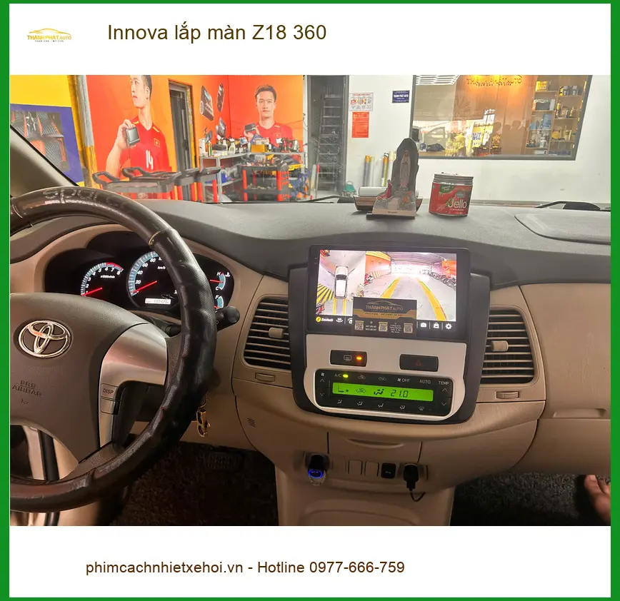 Chú Kiên lắp màn hình Z18 360 cho Toyota Innova tại Quận 12 để an tâm hơn khi lái xe