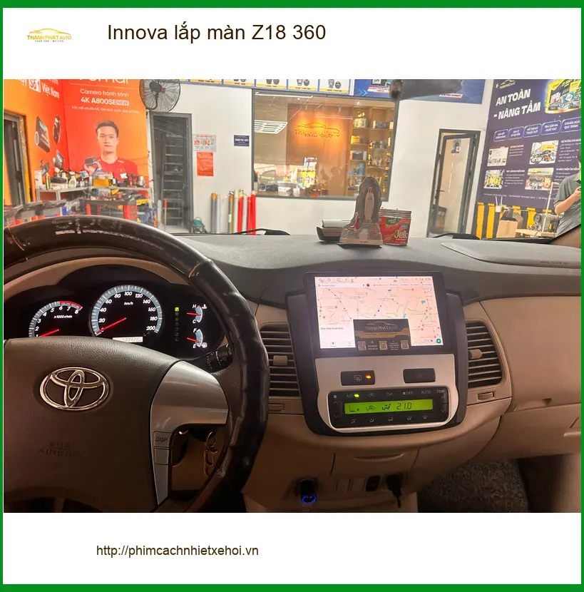 Chú Kiên lắp màn hình Z18 360 cho Toyota Innova tại Quận 12 để an tâm hơn khi lái xe ảnh thực tế 3