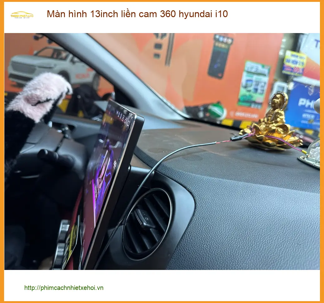 Chú Hùng lắp màn hình 13inch liền cam 360 Hyundai i10 tại Quận 12 để lái xe an toàn hơn ảnh thực tế 2