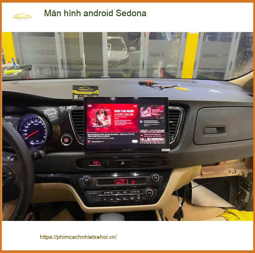 Chị Thảo lắp màn hình Android cho Sedona tại Quận 9 để nâng cấp tiện nghi giải trí ảnh thực tế 4