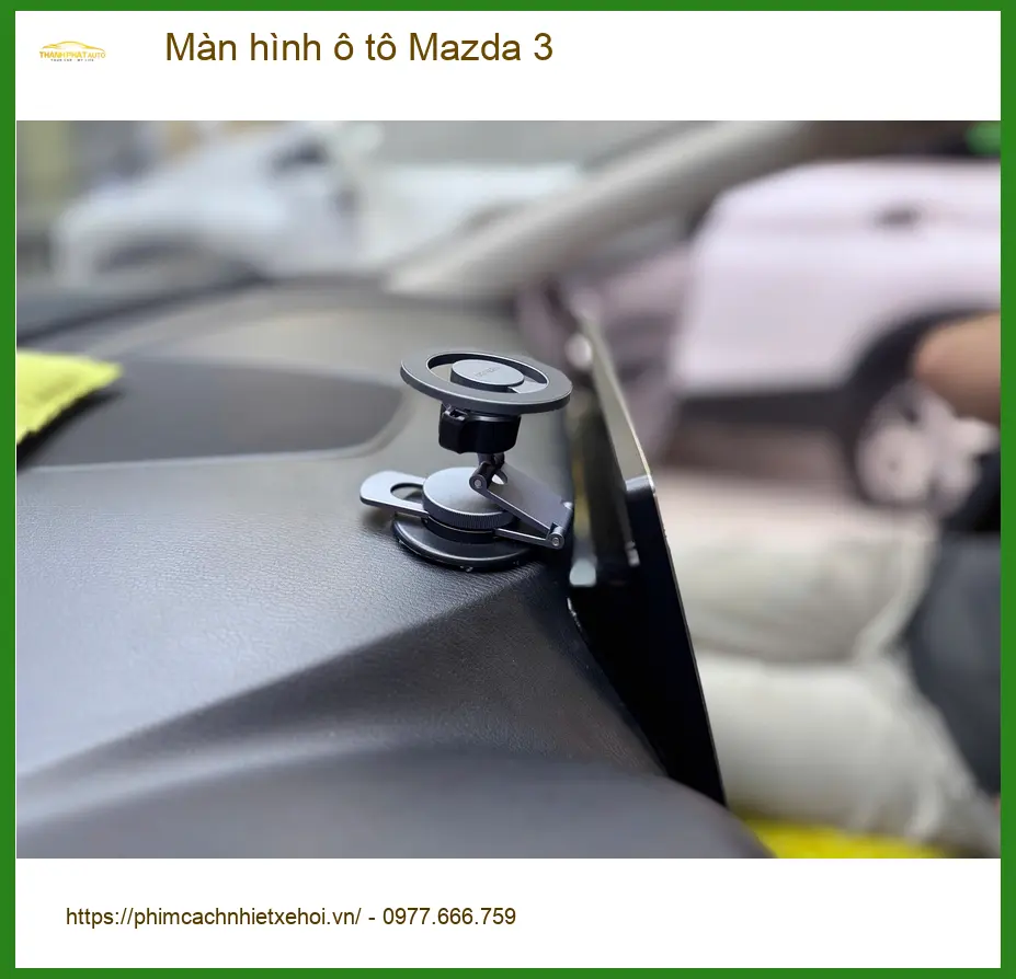 Chị Thảo nâng cấp màn hình ô tô Mazda 3 tại Quận 9 vì màn zin không còn mượt