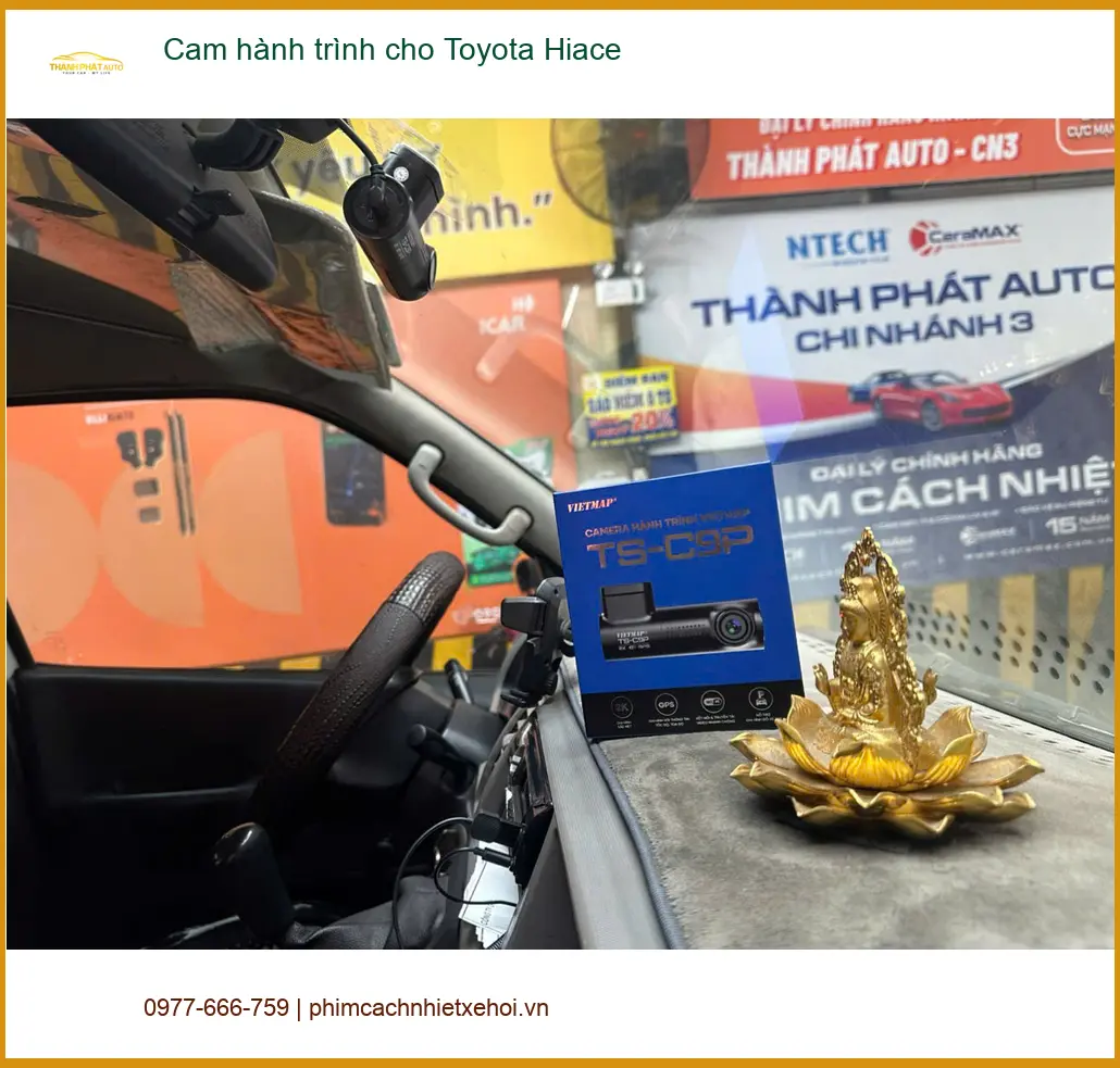 Anh Quang lắp cam hành trình cho Toyota Hiace Quận 12 để an tâm lái xe đường dài ảnh thực tế 3