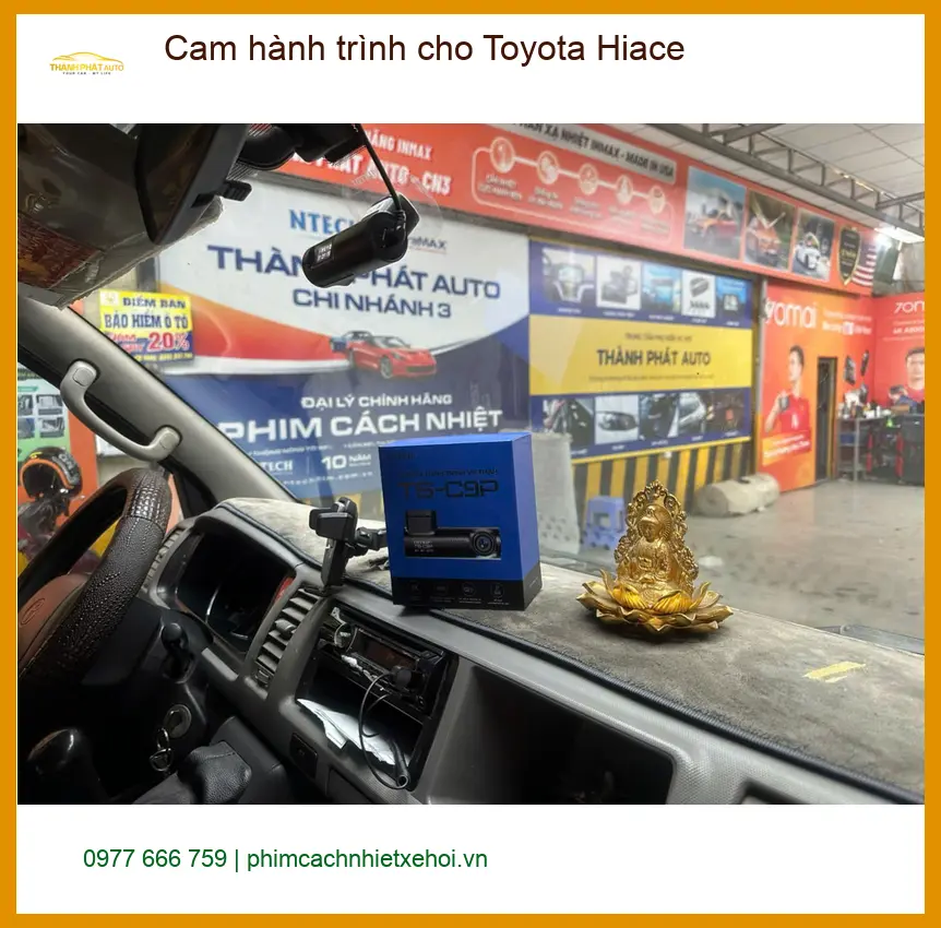 Anh Quang lắp cam hành trình cho Toyota Hiace Quận 12 để an tâm lái xe đường dài ảnh thực tế 4