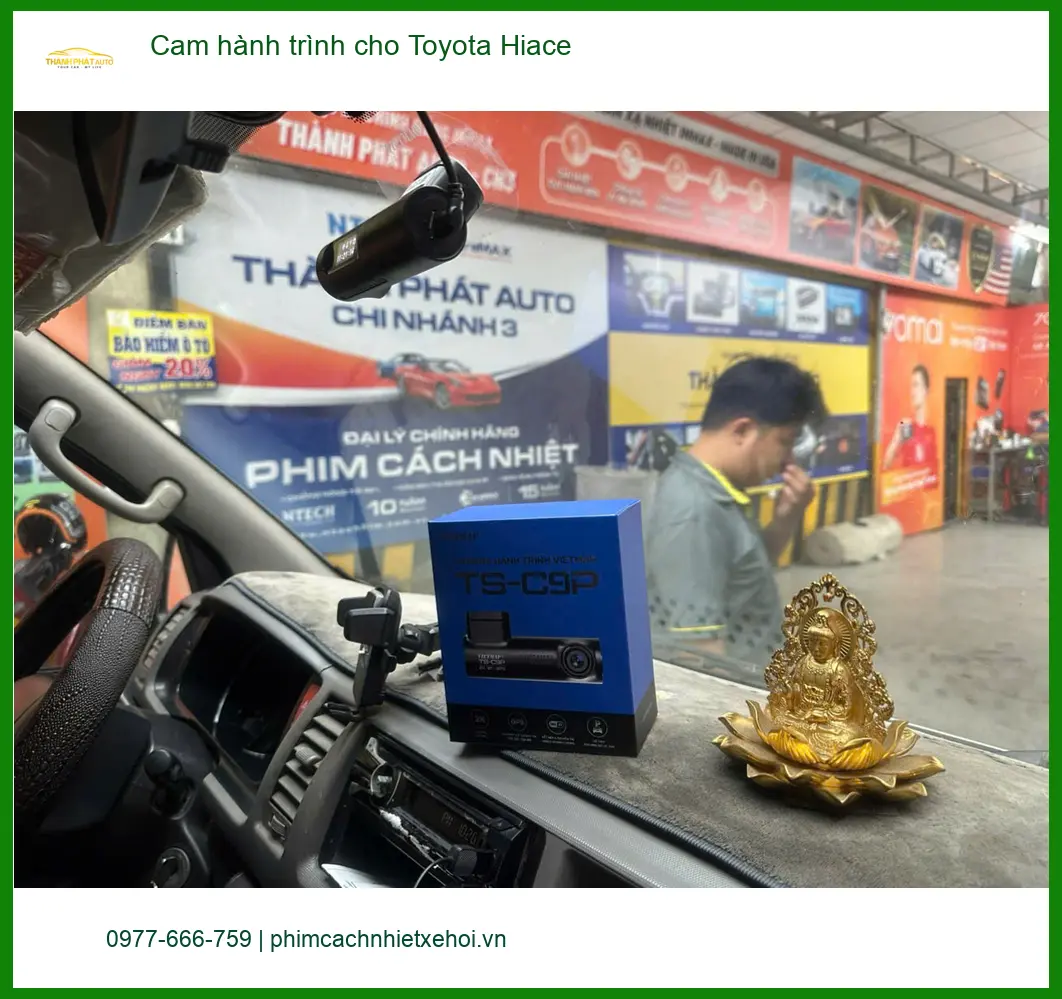 Anh Quang lắp cam hành trình cho Toyota Hiace Quận 12 để an tâm lái xe đường dài ảnh thực tế 5