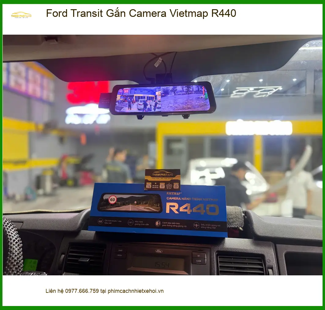 Anh Duy gắn Camera Vietmap R440 cho Ford Transit tại Quận 9 để an toàn hơn