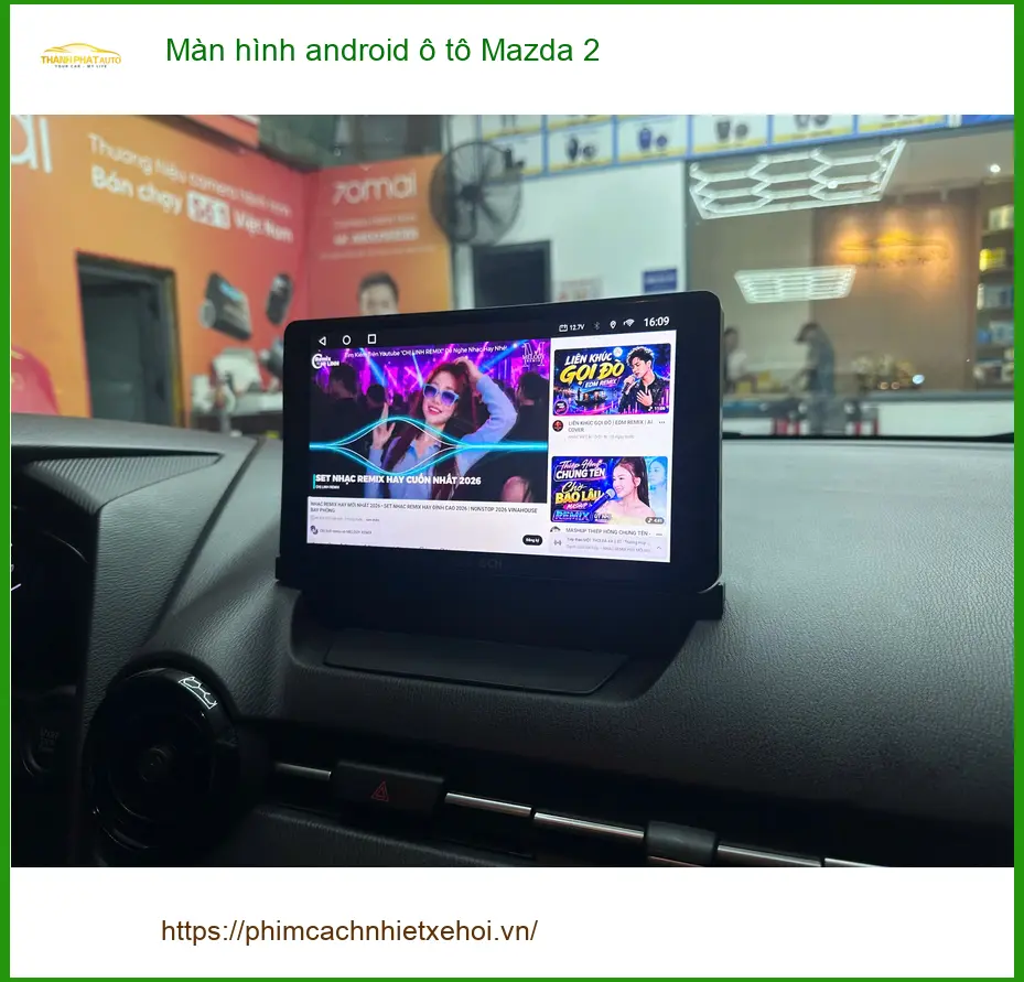Chị Uyên lắp màn hình Android ô tô Mazda 2 tại Quận 12 để có bản đồ dẫn đường ảnh thực tế 2