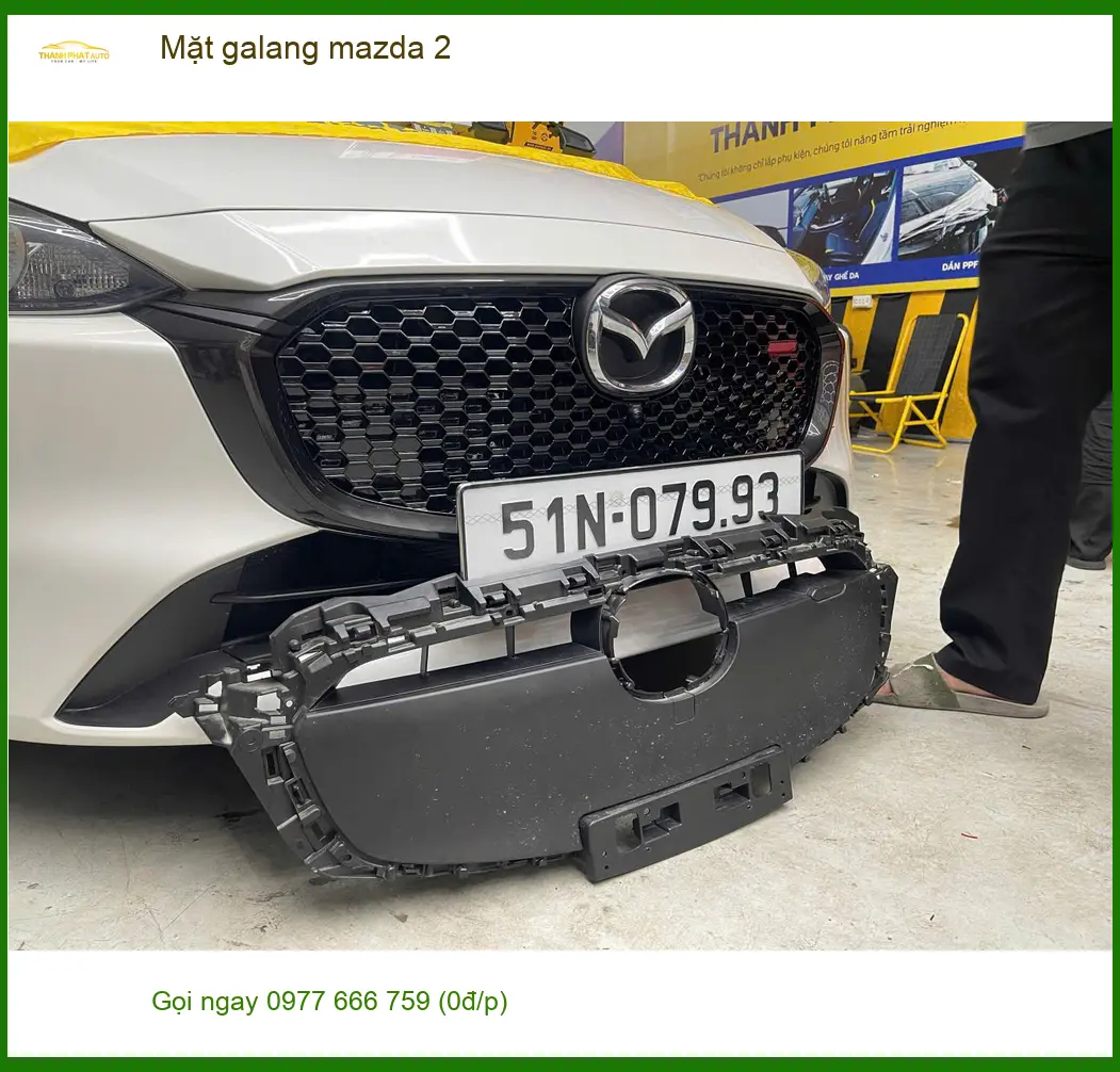 Anh Duy độ mặt galang mới cho Mazda 2 để xe trông hiện đại hơn tại Quận 12 ảnh thực tế 3