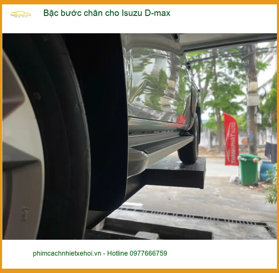 Anh Kiên lắp bậc bước chân cho Isuzu D-max tại Quận Tân Bình để lên xuống xe dễ hơn