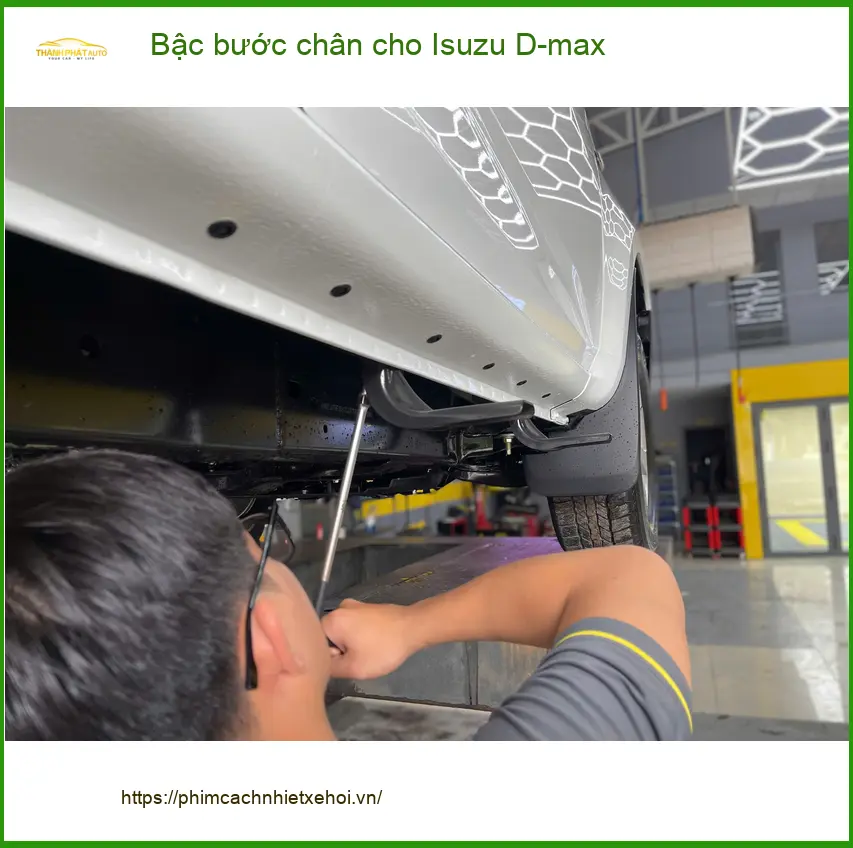 Anh Kiên lắp bậc bước chân cho Isuzu D-max tại Quận Tân Bình để lên xuống xe dễ hơn ảnh thực tế 2